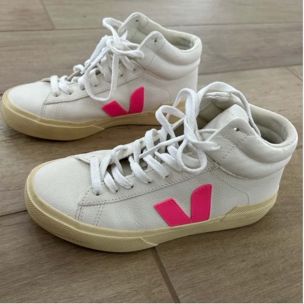 Veja Women’s Hightop Pink Vejas - Rare! Size 6